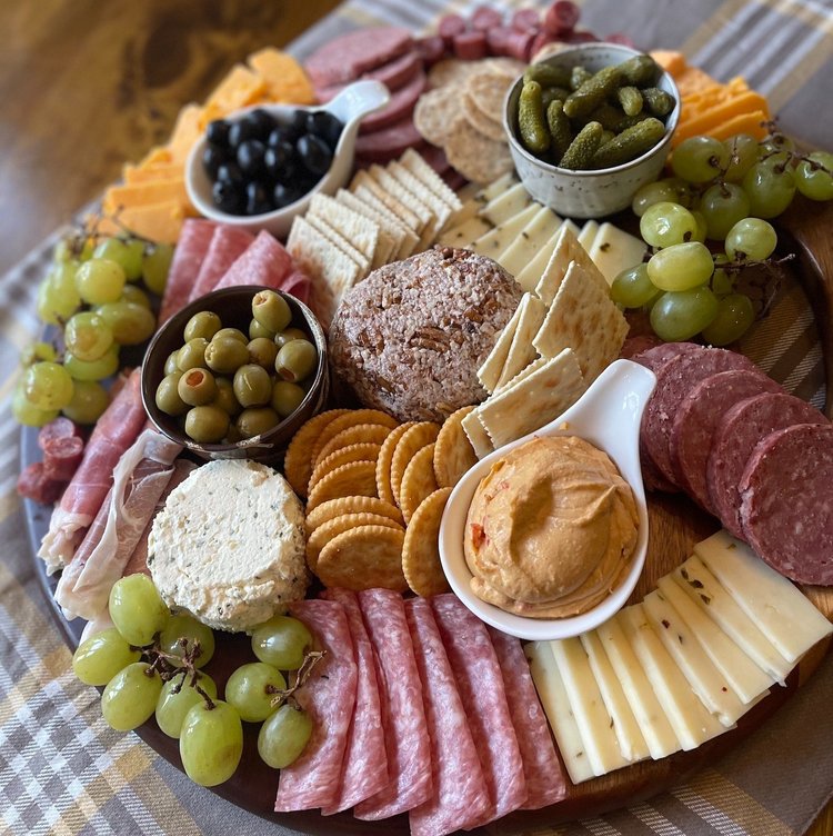 HOW TO MAKE THE ULTIMATE CHARCUTERIE BOARD