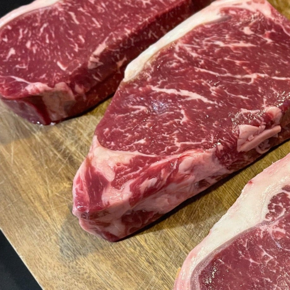WHOLE STRIP LOIN ROAST / 30 DAY DRY-AGED